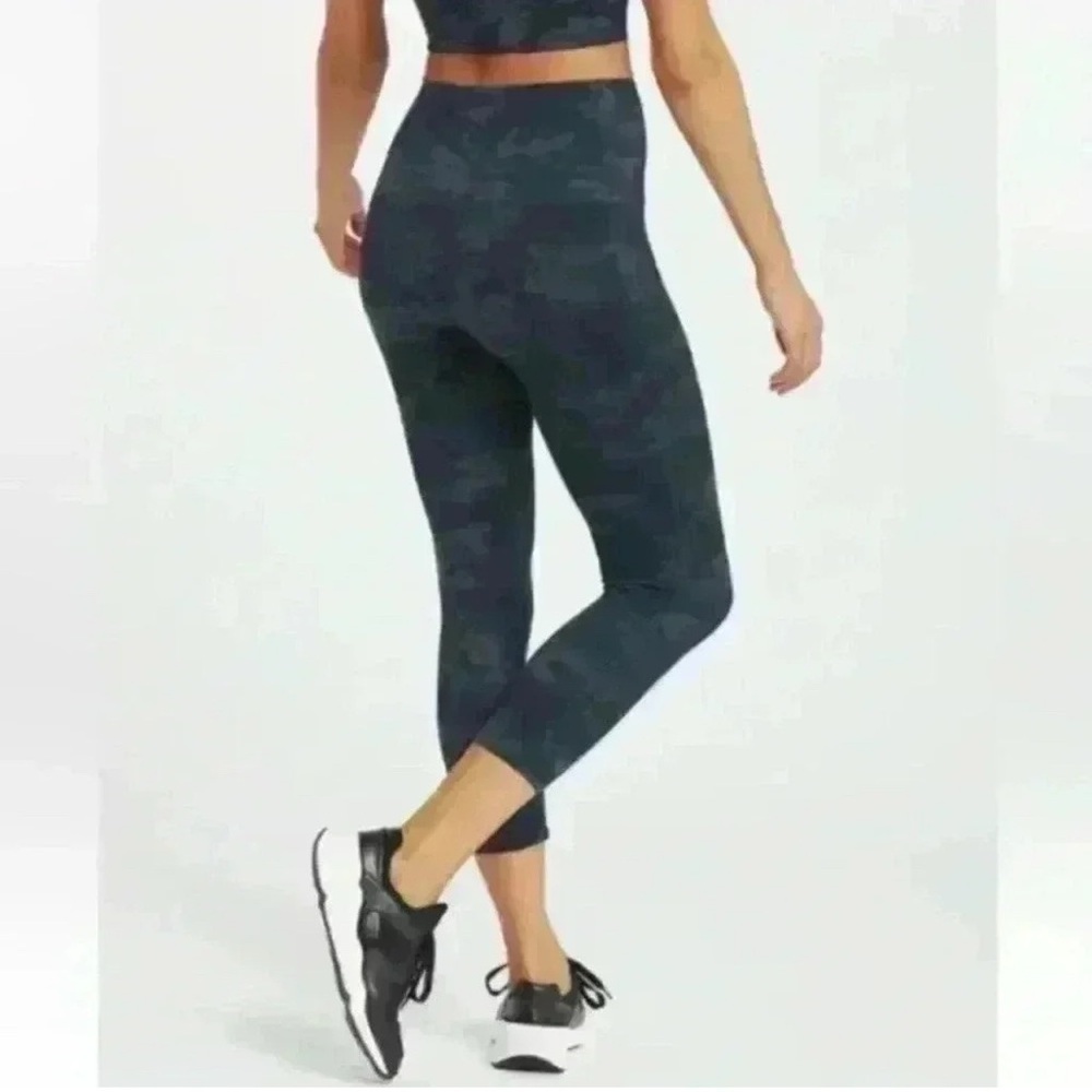 SPANX Look at Me Now Seamless Leggings Camo
High Waisted